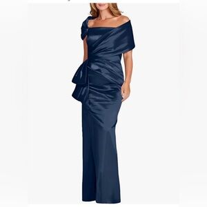 satin fabric & Comfy lining, Built-in bra,
Fully lined
Corset Back
Off Shoulder